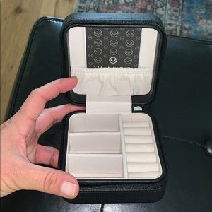 NWT Vlando travel jewelry case